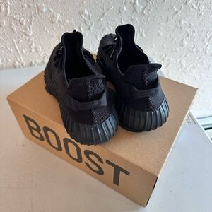 Yeezy 350 V2 “Onyx” size 12, worn once, excellent condition, original box.